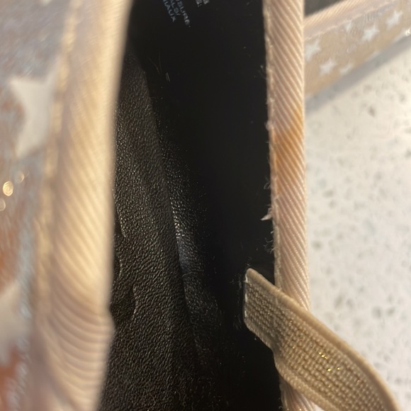 Excellent condition. My daughter wore them once or twice. - Picture 7 of 7